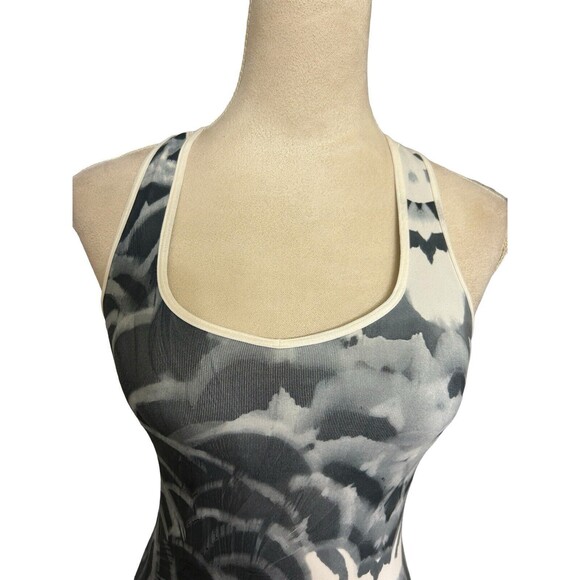 Lululemon Dance to Yoga Tank Top Pretty Plume Angel Wing Gray Size 2 - Picture 4 of 10